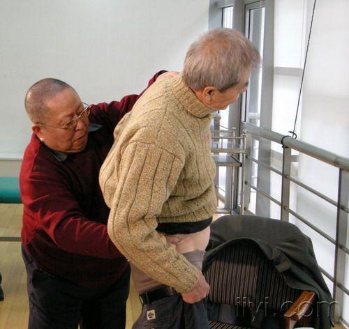 宣蛰人腰脊柱的三种试验