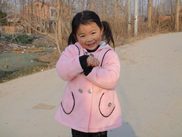 邻居家的小女孩,莹莹!2012年怀旧摄影作品.