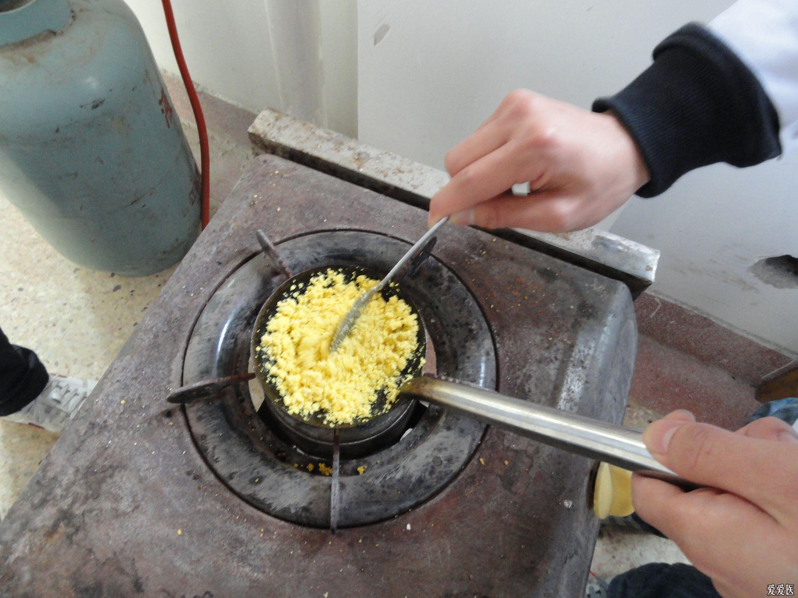 蛋黄油的干馏过程