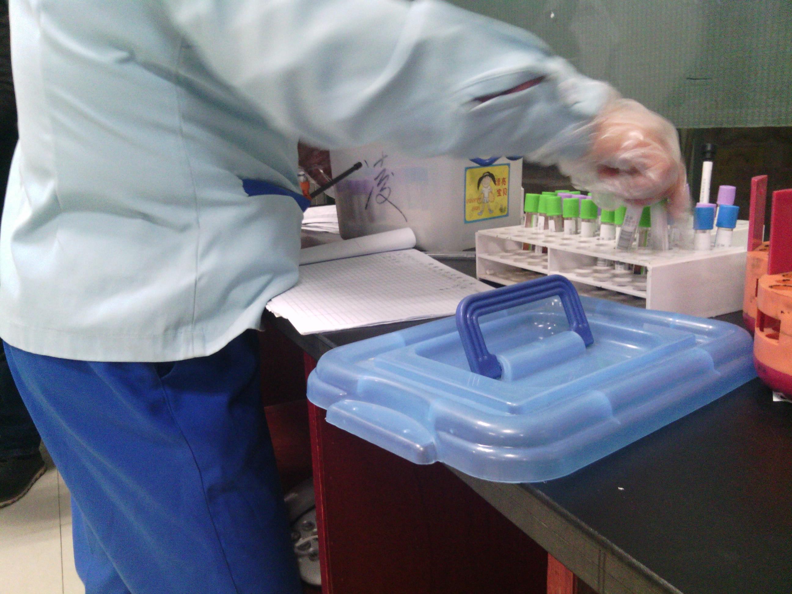 用什么容器转运病房到检验科的标本